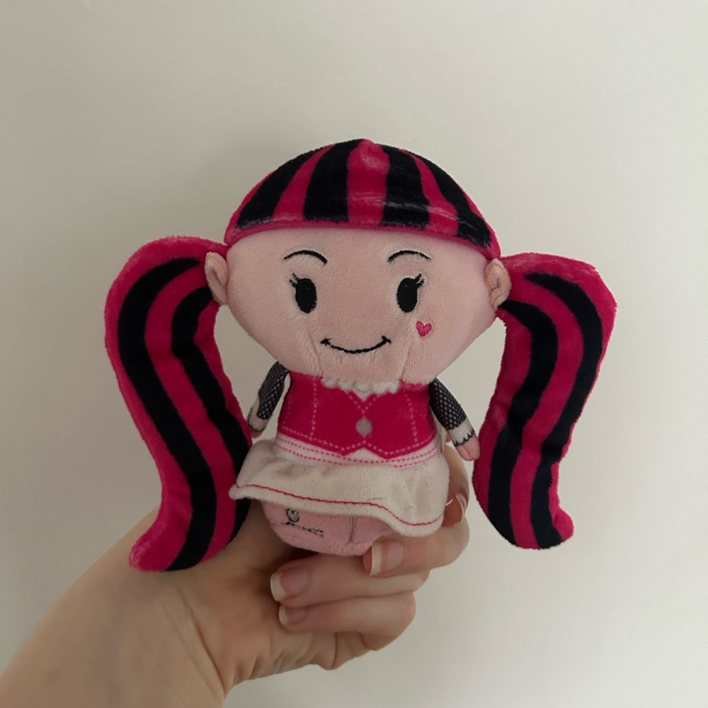 Monster High Draculaura Itty Bitty